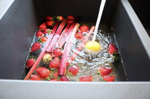 Rhubarb & Strawberry Crisp